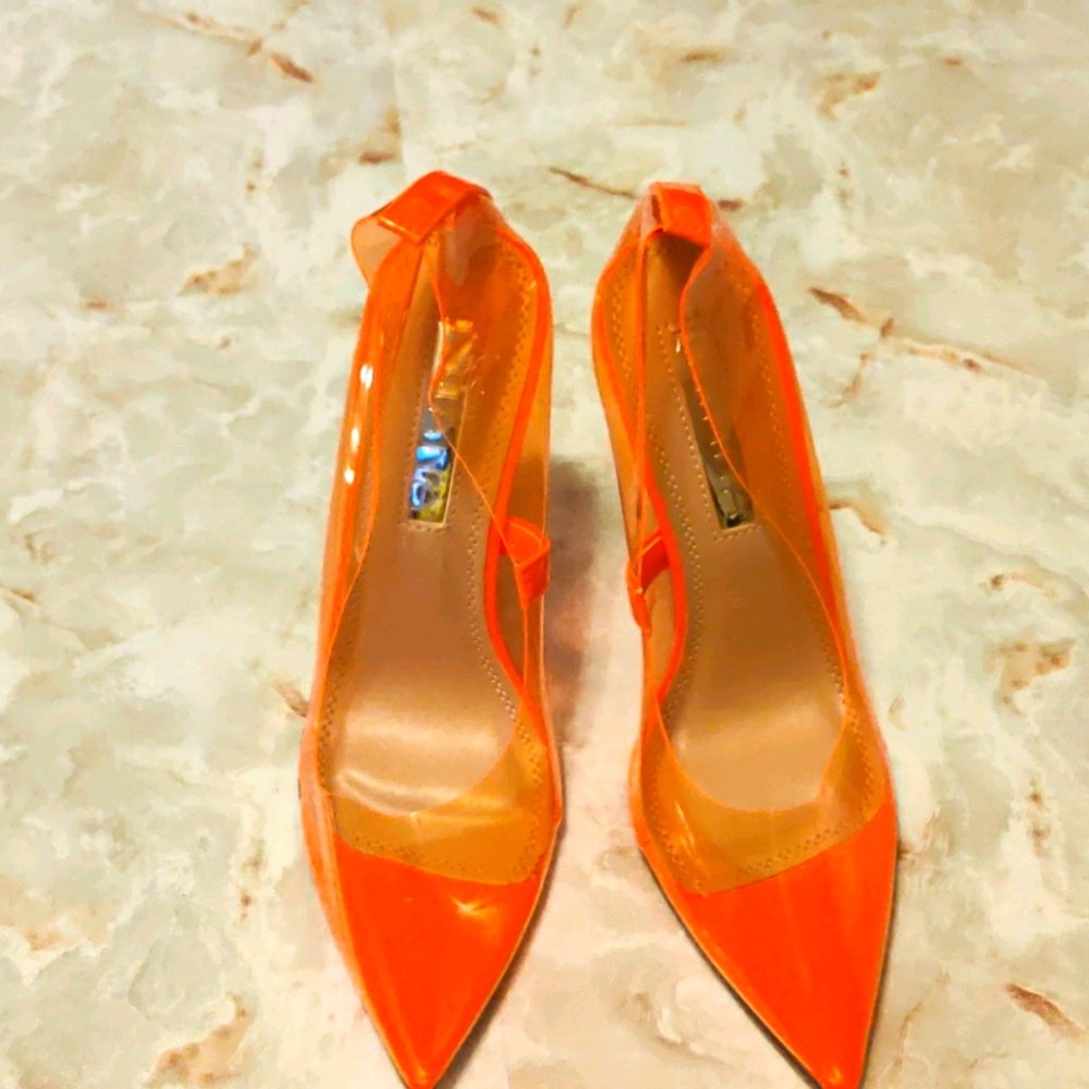 Orange pumps